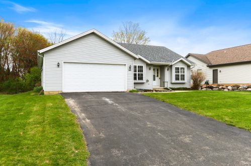 470 Garrison Dr, Lake Geneva, WI 53147-2356