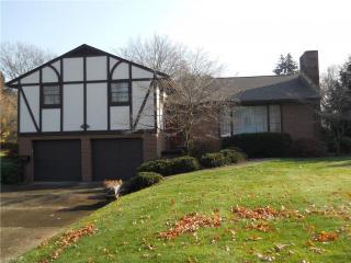 1548 Corrib Ave, Canton, OH 44708-1928