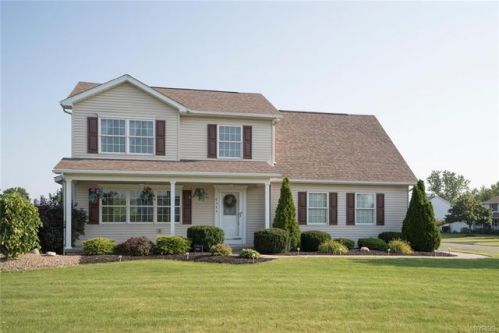 6535 Amy Ln, Pendleton, NY 14094-6675