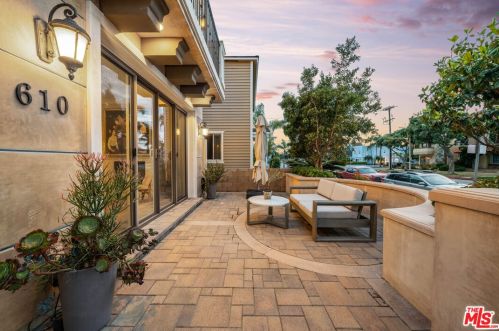 610 17th St, Huntington Beach, CA 92648-4020