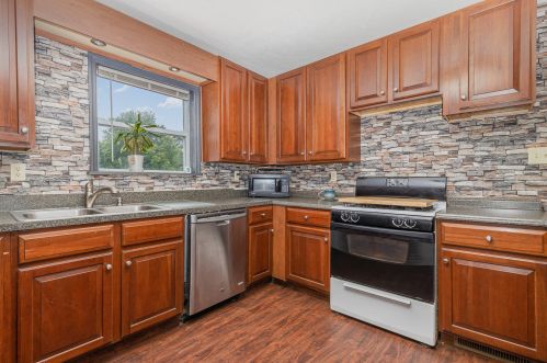 79 Sanders Dr, Florence KY  41042-2833 exterior