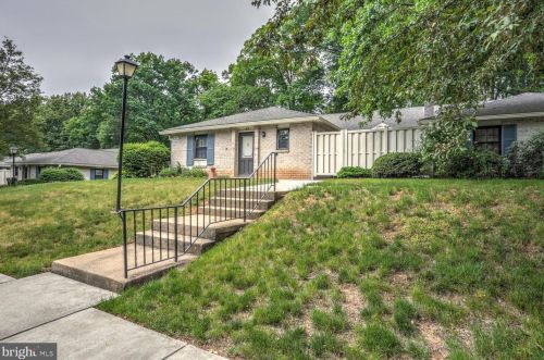 359 Valleybrook Dr, Lancaster, PA 17601-4638