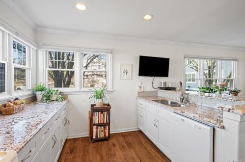 28 Brookridge Ct, Rye Brook NY  10573-3436 exterior