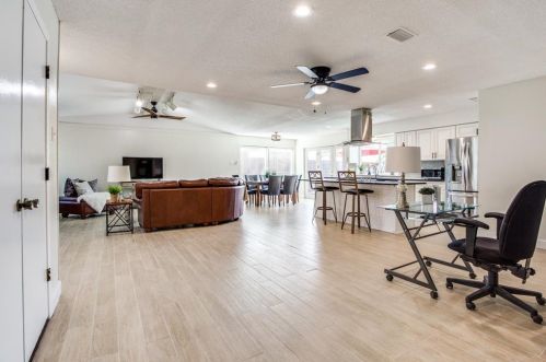 2131 Blossom Ln, Richardson TX  75081-4703 exterior