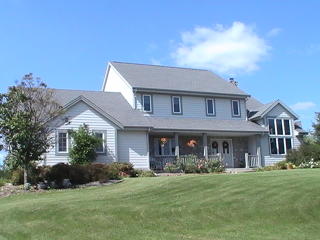 521 Redtail Ln, Colgate, WI 53017-9121