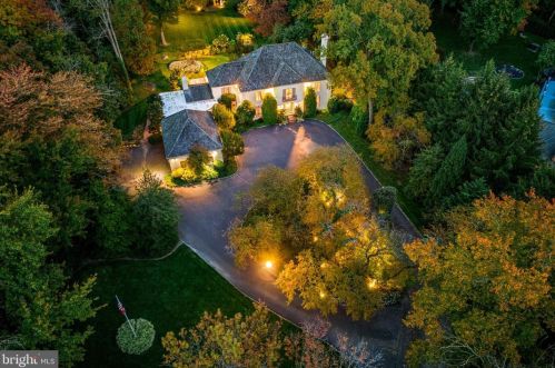 71 Tunbridge Rd, Haverford PA  19041-1038 exterior