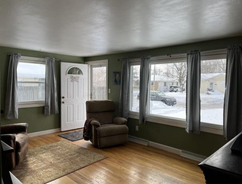 1477 Hastings St, Green Bay, WI 54301-2427