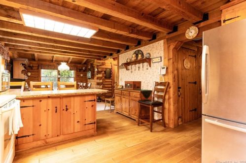 63 Red Oak Hill Rd, Farmington CT  06032-2201 exterior