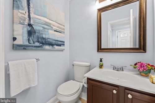 16869 Miranda Ln, Woodbridge VA  22191-5142 exterior