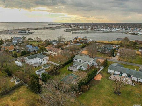 141 Penataquit Ave, Bayshore, NY 11706-8834
