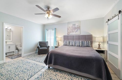 618 111th Ave, Naples FL  34108-1826 exterior