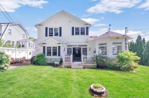 65 Rivercliff Dr, Milford, CT 06460-5025