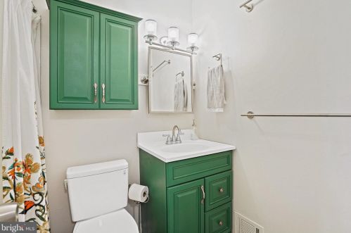 2770 Hyson Ln, Falls Church VA  22043-3522 exterior