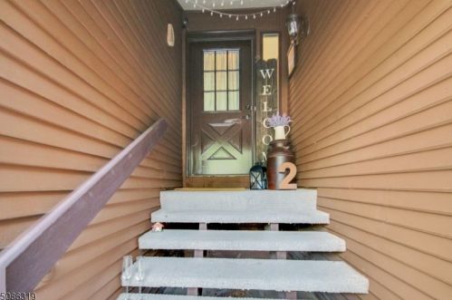 2 Meadowview Dr, Annandale NJ  08801-1516 exterior