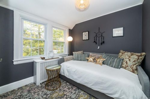 77 Kewanee Rd, New Rochelle NY  10804-1301 exterior