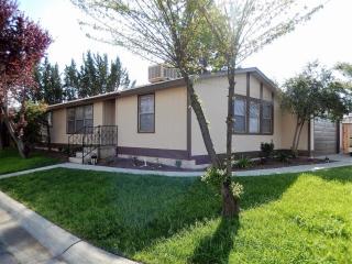 505 Scarlet Oak Ave, Porterville, CA 93257-5952