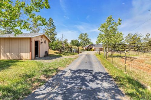 3988 Kapaka Ln, Wheatland, CA 95692-9489