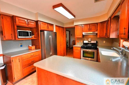 100 Hill Hollow Rd, South Plainfield NJ  07080-1621 exterior