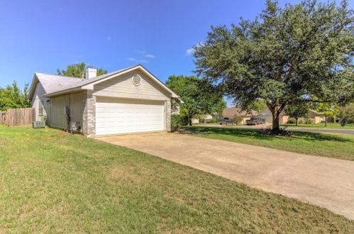 313 Caladium Dr, Georgetown TX  78626-4772 exterior
