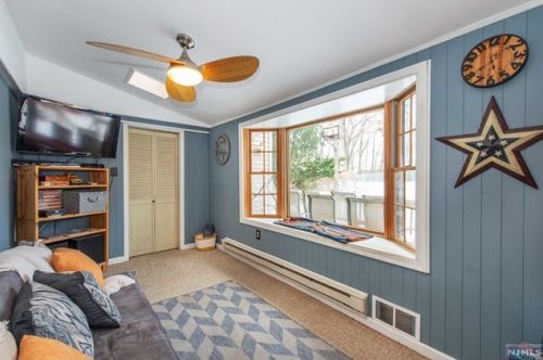 55 Demarest Ave, Oakland NJ  07436-2603 exterior