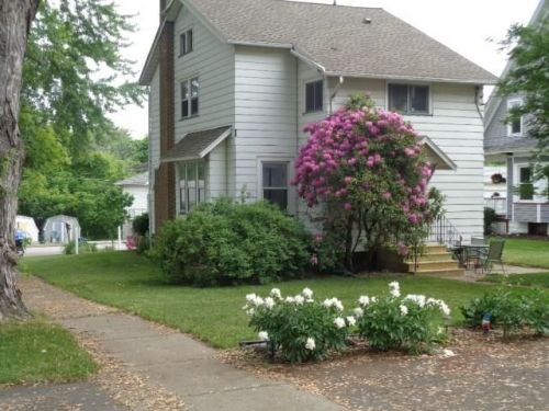 121 Lyell Ave, Spencerport, NY 14559-1811