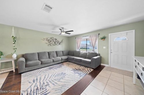 955 Schumann Dr, Sebastian FL  32958-5331 exterior