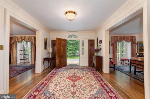 22876 Foxcroft Rd, Middleburg, VA 20117-3232
