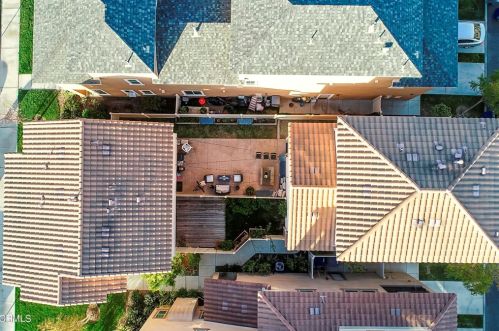 3120 Lisbon Ln, Oxnard CA 93036-7623 exterior