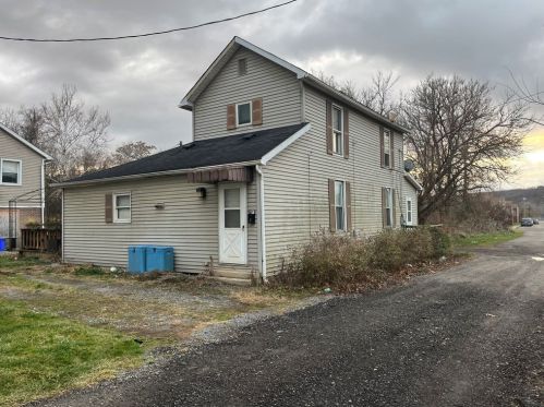 1313 Howard Way, New Castle, PA 16101-4930