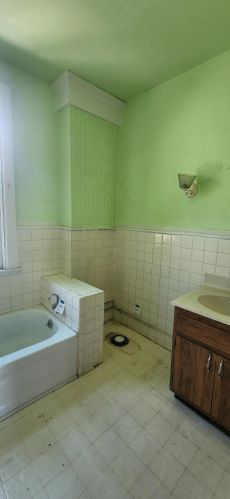 1110 18 St, Milwaukee WI 53233-1131 exterior