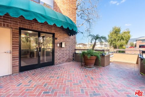 424 Oak St, Glendale CA  91204-1286 exterior