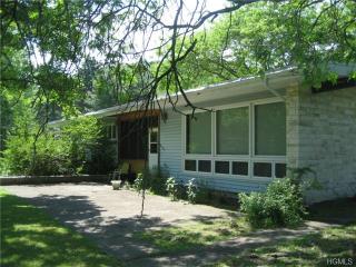 5 Rosenstock Rd, Ellenville, NY 12428-1807