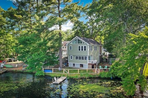 33 Lakeside Blvd, North Reading, MA 01864-1119