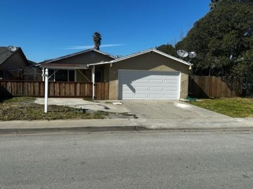 110 Bridge Rd, Hollister, CA 95023-3204