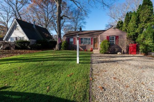 102 Hillcrest Rd, Niantic, CT 06357-1634