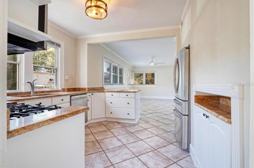 920 16 Ave, Saint Petersburg FL  33707-4113 exterior