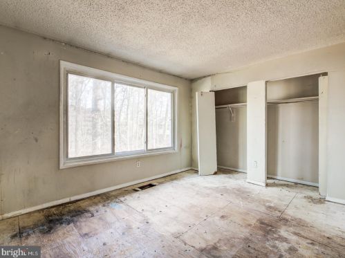 2238 Southgate Sq, Herndon VA  20191-1229 exterior