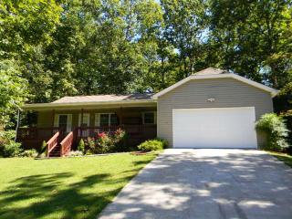 130 Meadowview Dr, Crossville TN  38558-9012 exterior