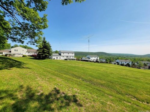 30 Clinton Dr, Washingtonville NY  10992-1300 exterior