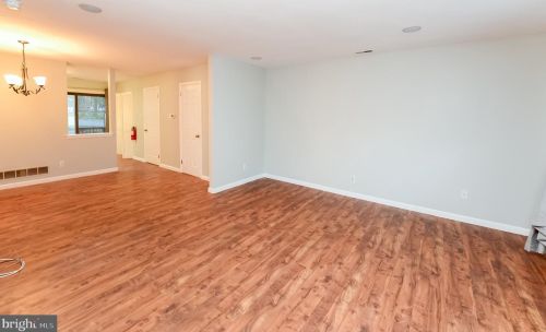 502 Essex Ct, West Deptford NJ  08051-2027 exterior