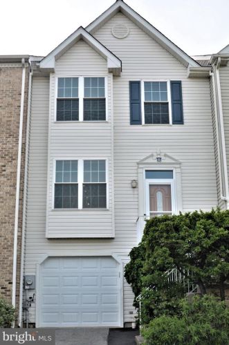 8 Peterson Pl, Bear, DE 19701-3082
