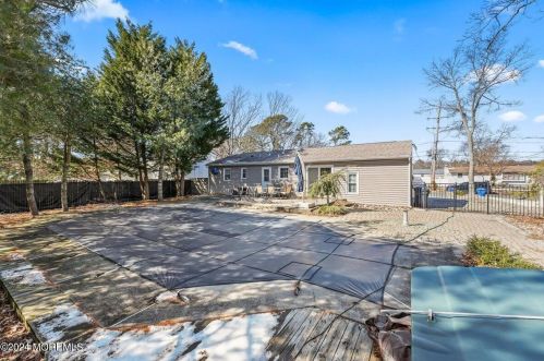 35 Bay Laurel Dr, Bricktown NJ  08723-6913 exterior