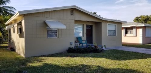 128 7th Ave, Delray Beach FL  33483-5243 exterior