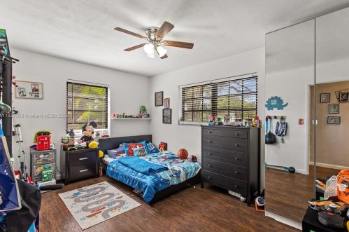 401 57th Way, Hollywood FL  33023-1435 exterior