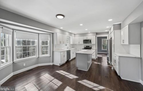 12823 Valleywood Dr, Woodbridge, VA 22192-3368