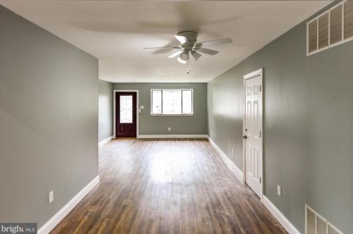 5 Holly Ct, Blenheim NJ  08012-5303 exterior