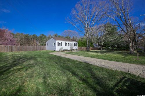 216 Radio Ave, Miller Place, NY 11764-3413