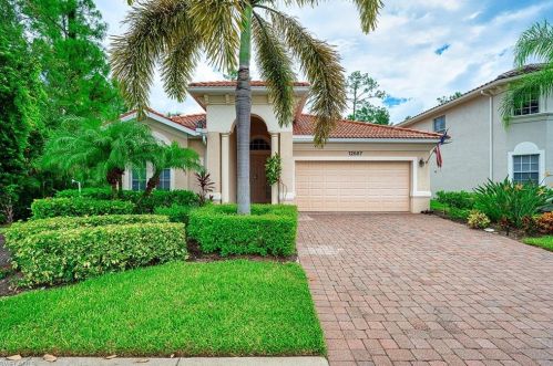12687 Biscayne Ct, Naples, FL 34105-4935