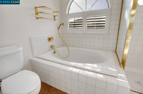 9456 Fairlight Ct, Elk Grove CA  95758-1031 exterior