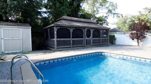 304 Trenton Ave, Point Pleasant Beach NJ  08742-3258 exterior